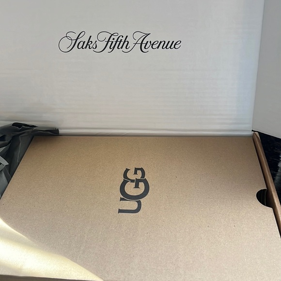 Ugg Ultra Mini - Sold out everywhere! - Picture 3 of 6